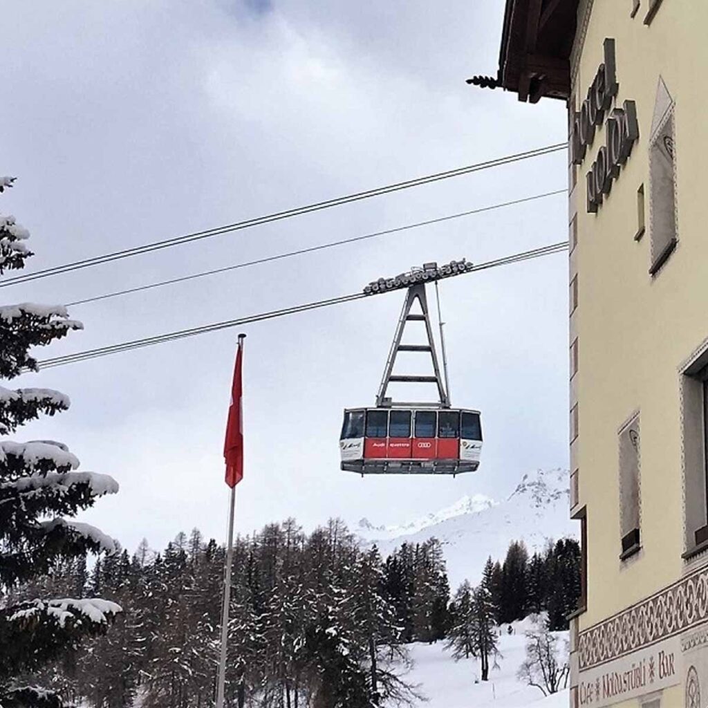 Hotel-Nolda-St-Moritz-winter-hotel-Bergbahn